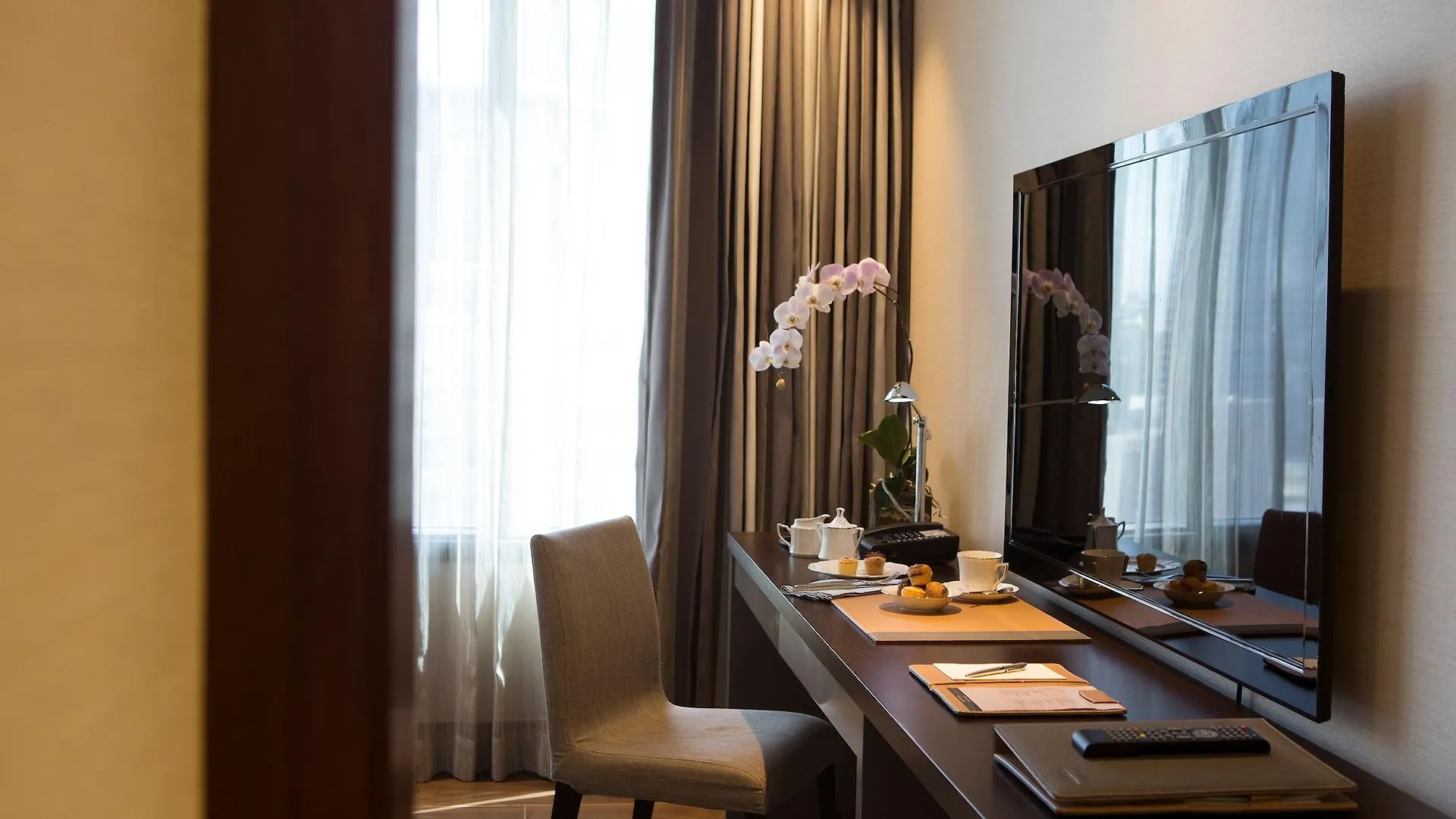 Makati Diamond Residences Makati City 5*,  Philippines